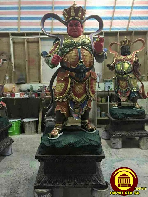 四大天王雕像