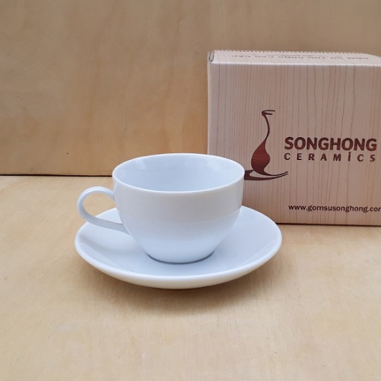 白色茶杯