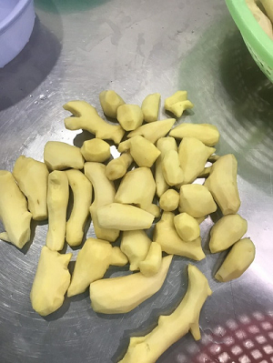 剥好的姜